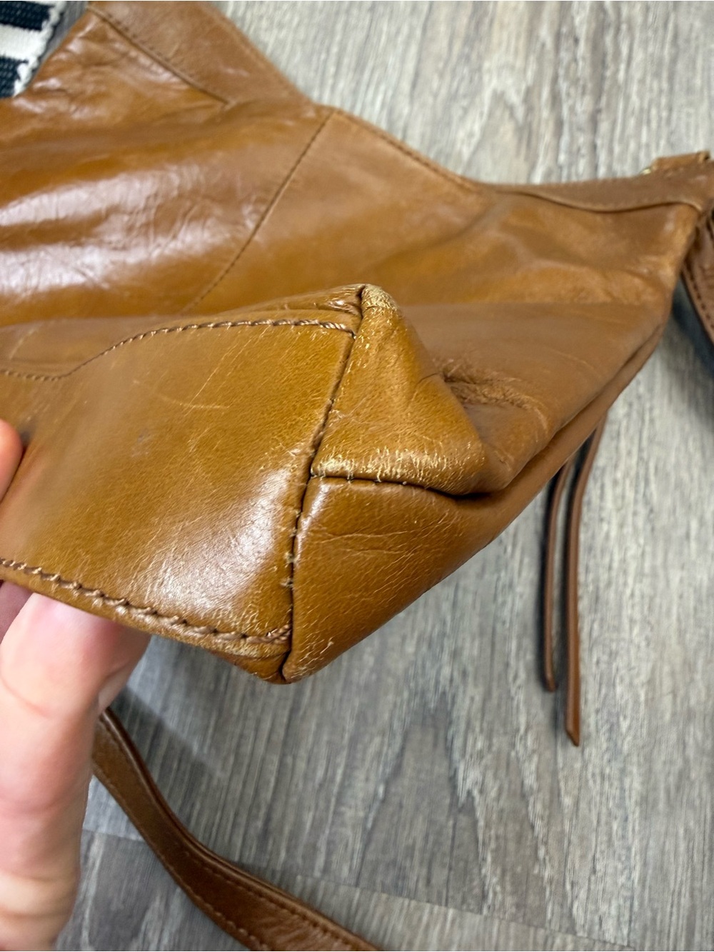 Hobo Cambel Polished Natural Leather Crossbody Bag - Picture 8 of 10